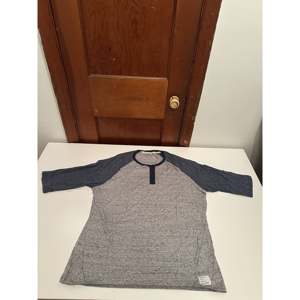 Adam Levine Gray & Maroon 3/4 Sleeve Henley Raglan Shirt Men's Size S